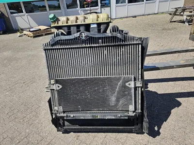 MAN BERH Radiator radiateur / koelradiator voor MAN TGX / TGA / TGS — photo 2 of 15