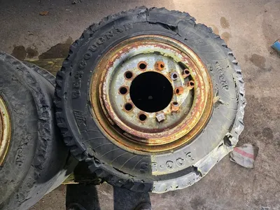 Bergougnan 300-15 Bandenset – Heftruck Band – Goede Staat — photo 6 of 9