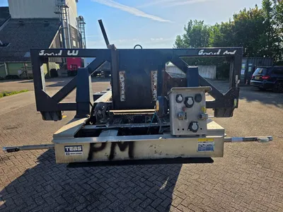 Granalu 3-assige containerchassis - Jost Mercedes assen - Schijfremmen - Luchtvering - Twistlock - Gereedschapskist - 34 ton laadvermogen - 20FT — photo 2 of 19