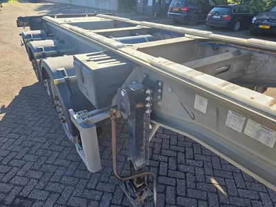 Granalu 3-assige containerchassis - Jost Mercedes assen - Schijfremmen - Luchtvering - Twistlock - Gereedschapskist - 34 ton laadvermogen - 20FT — photo 13 of 19